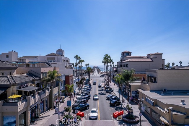 308 5th Street, Huntington Beach CA: https://media.crmls.org/medias/a5531392-d084-4675-a375-bd7228a8c83d.jpg