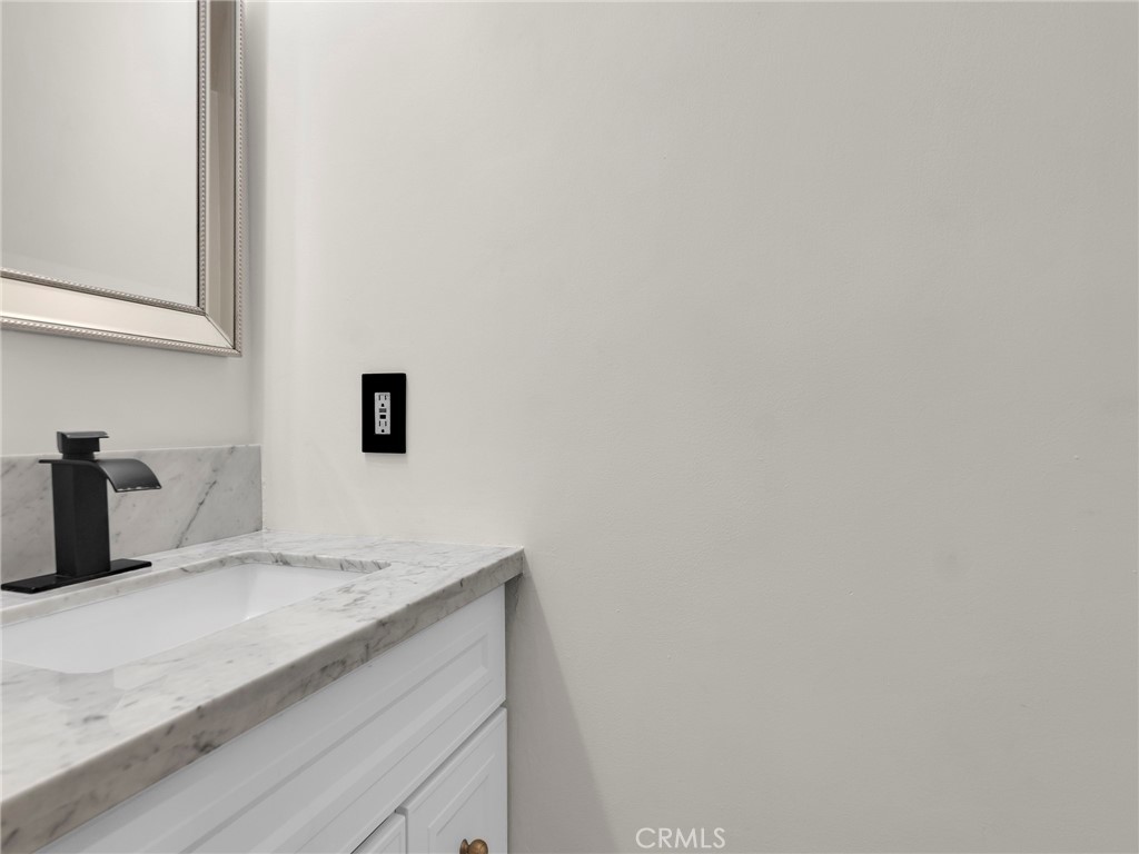 https://media.crmls.org/medias/a5536b66-42d3-4724-ac79-9ec148bf620b.jpg?preset=X-Large