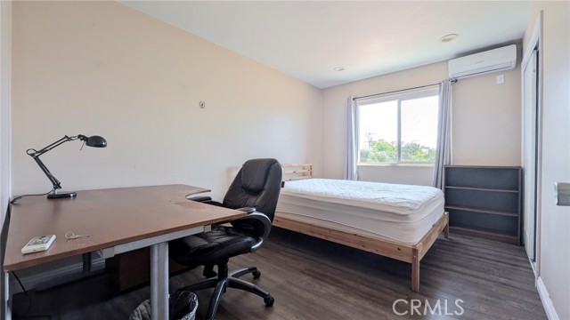Detail Gallery Image 13 of 17 For 1299 W 37th Dr #3,  Los Angeles,  CA 90007 - 4 Beds | 2 Baths
