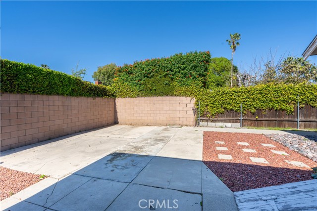 Detail Gallery Image 20 of 24 For 6909 Peach Ave, Van Nuys,  CA 91406 - 4 Beds | 2 Baths
