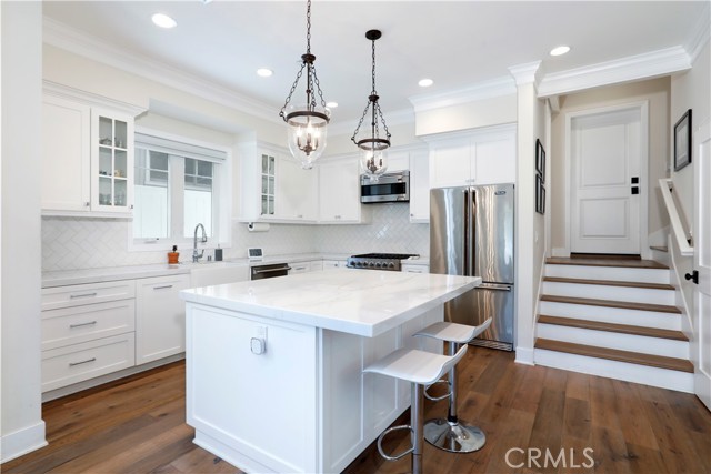 613 Iris Avenue, Corona del Mar CA: https://media.crmls.org/medias/a5562096-979f-4691-a8fe-842876dacfc7.jpg