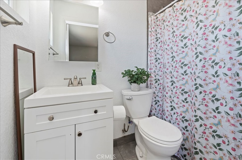 https://media.crmls.org/medias/a5562365-031f-4e20-b337-ba09ae073a58.jpg?preset=X-Large