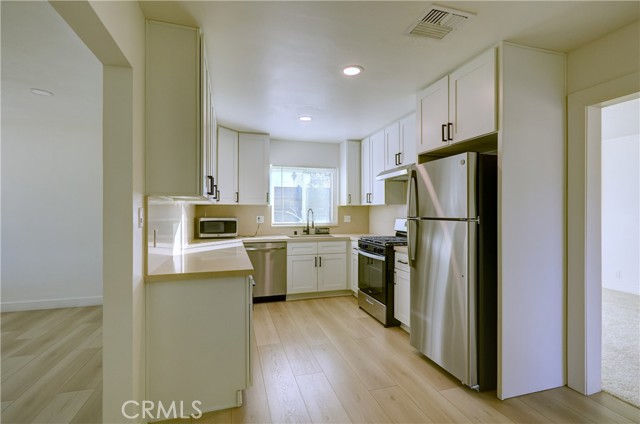 Detail Gallery Image 6 of 13 For 1021 Marion Ave, Hemet,  CA 92543 - 3 Beds | 2 Baths