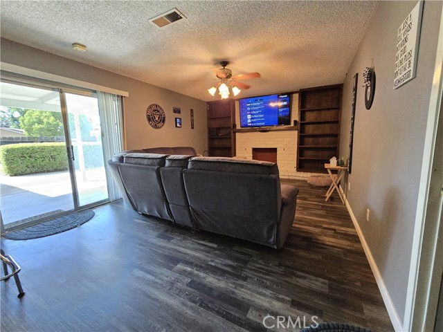 Detail Gallery Image 5 of 16 For 3110 Vickie Ct, Merced,  CA 95340 - 3 Beds | 2 Baths