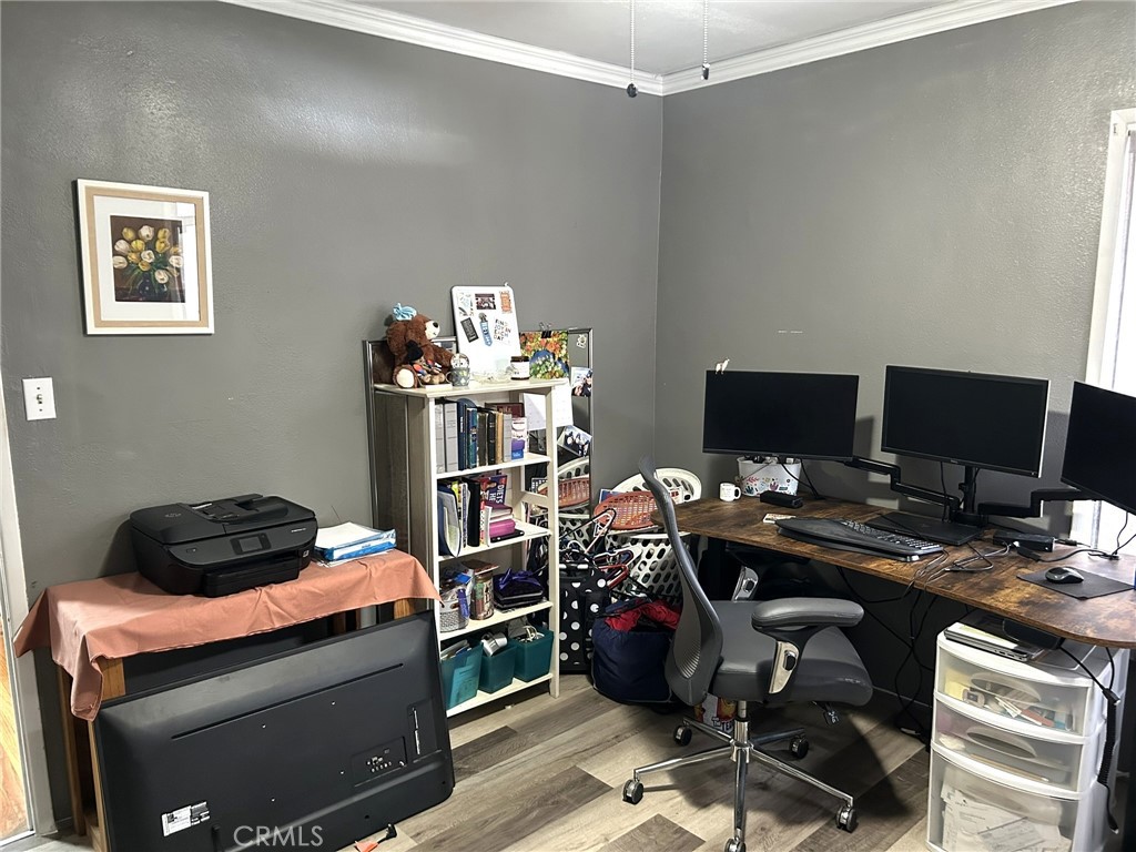 https://media.crmls.org/medias/a557a37f-932a-4036-ba08-f82a87d5b1f4.jpg?preset=X-Large