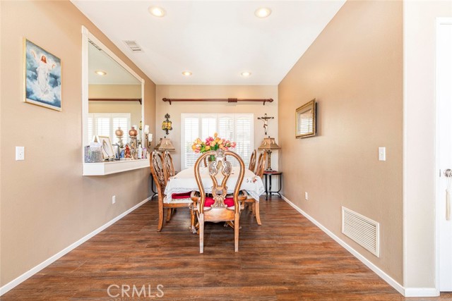 28741 Park Woodland Place, Saugus CA: https://media.crmls.org/medias/a5584feb-9981-4473-8ee8-9d38c6ce1da8.jpg