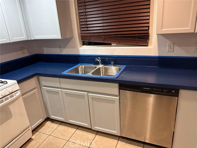 Detail Gallery Image 4 of 9 For 38708 Larkin, Palmdale,  CA 93550 - – Beds | – Baths