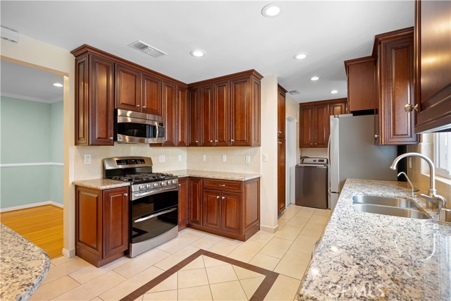 Detail Gallery Image 13 of 34 For 841 Irving, Burbank,  CA 91504 - 3 Beds | 2 Baths