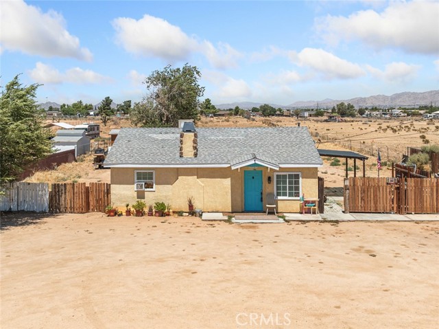 22006 Sioux Road, Apple Valley CA: https://media.crmls.org/medias/a558b0ba-863f-4783-845c-c54f446ede67.jpg