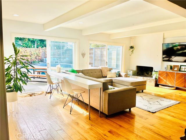 Detail Gallery Image 3 of 14 For 273 Cecil Pl, Costa Mesa,  CA 92627 - 4 Beds | 3 Baths