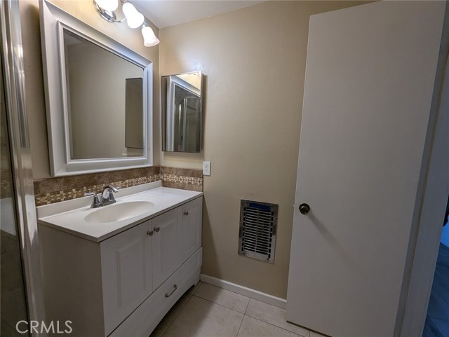 Detail Gallery Image 13 of 13 For 200 W 37th, Long Beach,  CA 90807 - 4 Beds | 4 Baths