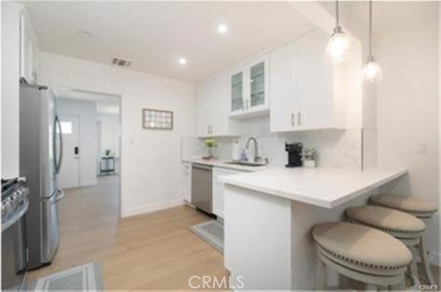 5840 White Oak Avenue, Encino CA: https://media.crmls.org/medias/a55a0010-3f3f-44e2-9e36-90080bd9fedc.jpg