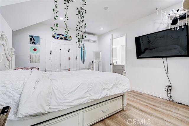 Detail Gallery Image 16 of 29 For 320 E Walnut Ave, El Segundo,  CA 90245 - 5 Beds | 3 Baths