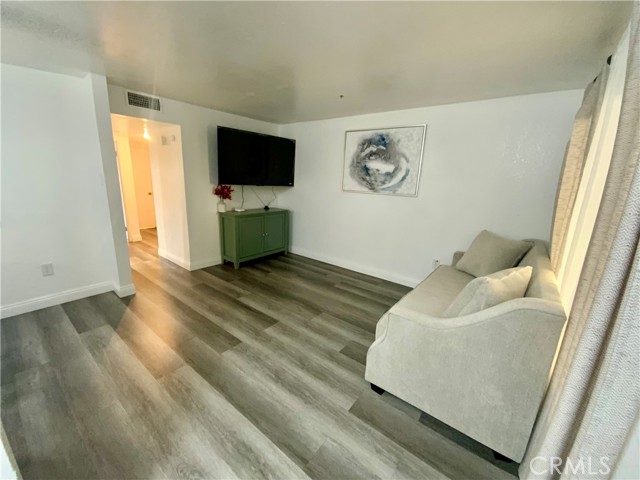 Detail Gallery Image 5 of 16 For 12141 Centralia St #111,  Lakewood,  CA 90715 - 1 Beds | 1 Baths