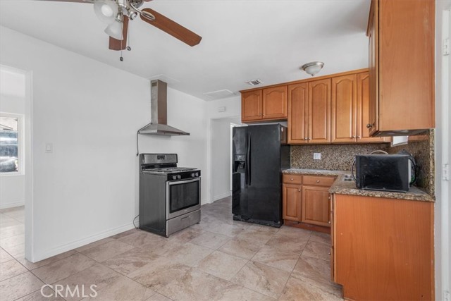 18713 Vanowen Street, Reseda CA: https://media.crmls.org/medias/a55c63a6-2016-4bc6-8911-5c64e35c7f53.jpg