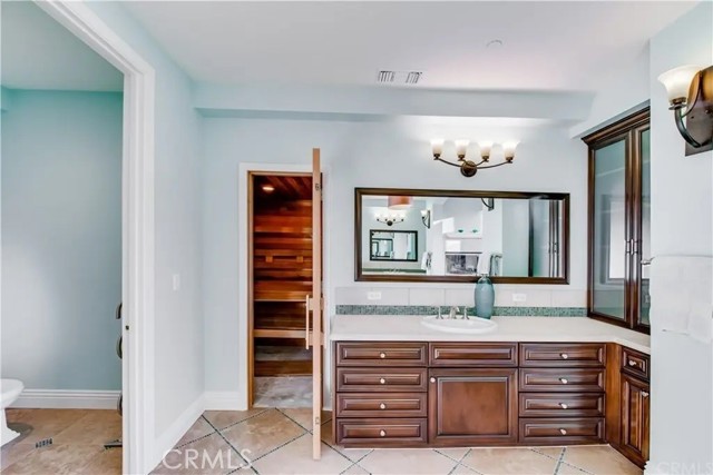 Detail Gallery Image 35 of 67 For 5230 Quakertown Ave, Woodland Hills,  CA 91364 - 5 Beds | 5 Baths