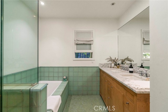 Detail Gallery Image 12 of 35 For 820 Opal St, Redondo Beach,  CA 90277 - 2 Beds | 2 Baths
