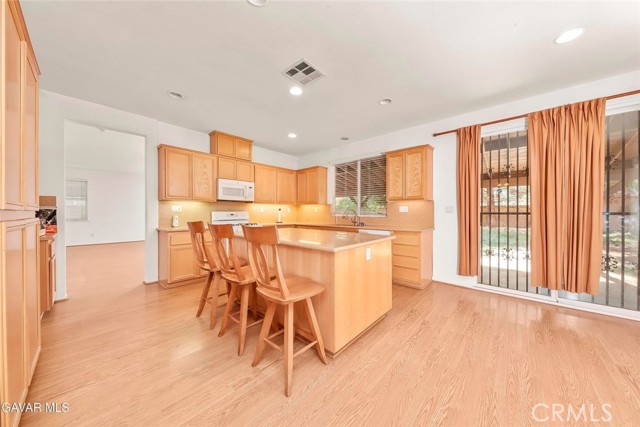 Detail Gallery Image 9 of 28 For 43341 Elizabeth Ln, Lancaster,  CA 93535 - 4 Beds | 2/1 Baths
