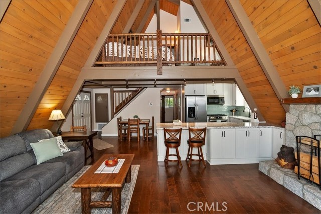 Detail Gallery Image 10 of 41 For 795 Bishorn, Lake Arrowhead,  CA 92352 - 3 Beds | 3 Baths