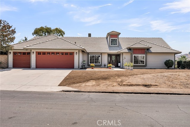 15725 Terraceview Court, Riverside CA: https://media.crmls.org/medias/a55f94ca-6947-4b76-a539-073c9e82adc6.jpg