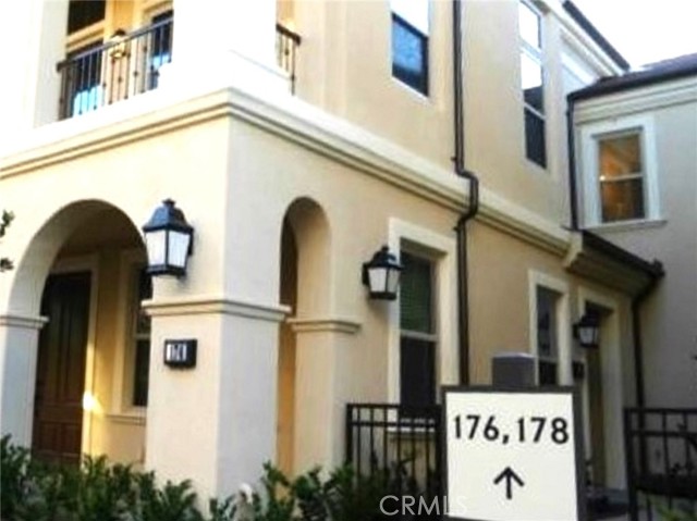176 Overbrook, Irvine CA: https://media.crmls.org/medias/a560fc6f-ccb4-4da2-9f43-b43b580366d6.jpg