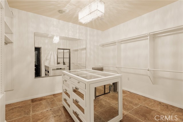 Detail Gallery Image 29 of 44 For 4909 Woodley Ave, Encino,  CA 91436 - 5 Beds | 4 Baths