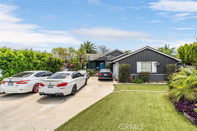 Detail Gallery Image 3 of 6 For 15836 Celtic St, Granada Hills,  CA 91344 - 3 Beds | 2 Baths