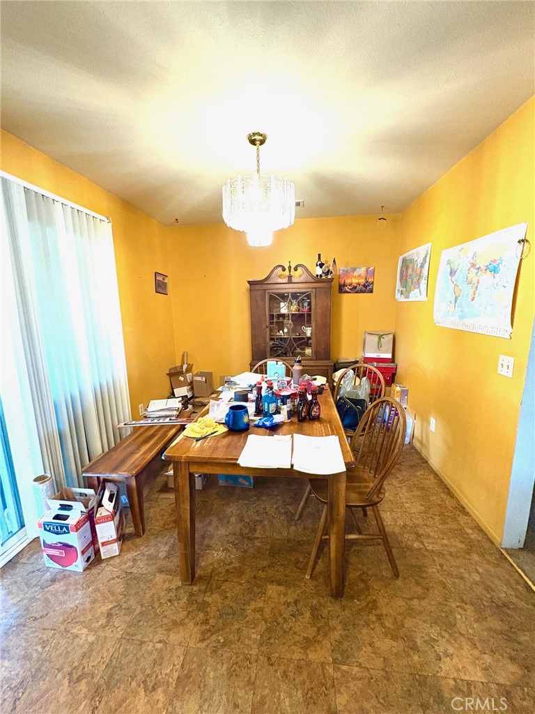 https://media.crmls.org/medias/a56287e3-27e5-43af-8b5c-8e5975e49b96.jpg?preset=X-Large