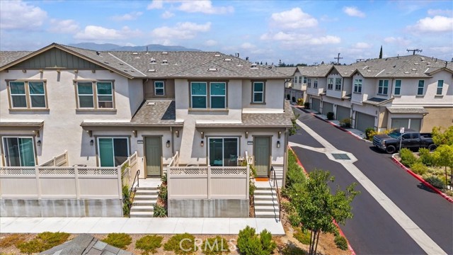 1368 Anise Way, Upland CA: https://media.crmls.org/medias/a5631b9b-a560-41c9-a6ad-ad56a40e6e9a.jpg