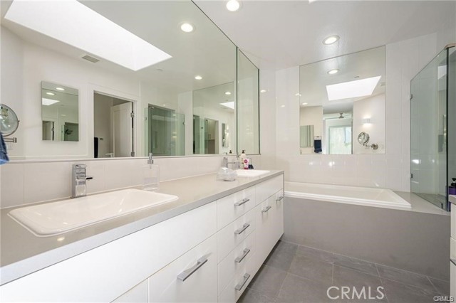 Detail Gallery Image 9 of 25 For 2233 Martin #318,  Irvine,  CA 92612 - 2 Beds | 2 Baths