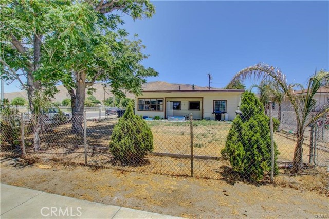 193 W Washburn Avenue, San Jacinto CA: https://media.crmls.org/medias/a563e827-b655-4184-9d66-a523e86bb947.jpg