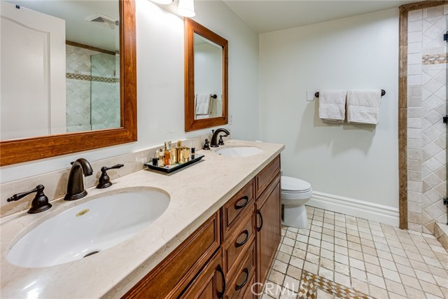 Detail Gallery Image 12 of 19 For 820 S Bedford St #102,  Los Angeles,  CA 90035 - 2 Beds | 2/1 Baths