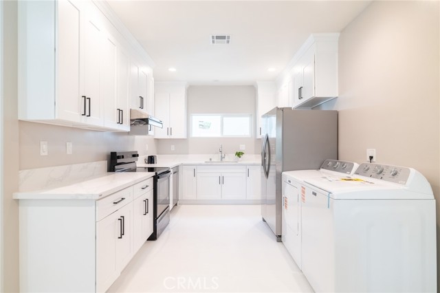 2451 Graydon Avenue, Monrovia CA: https://media.crmls.org/medias/a564958b-0346-48c8-a1c9-8fd690b97d2c.jpg