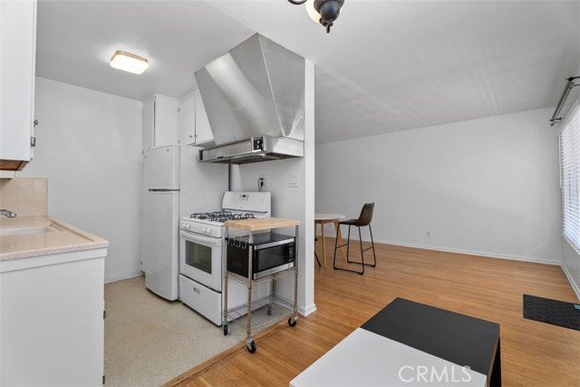 1015 E. Ocean Blvd., 4