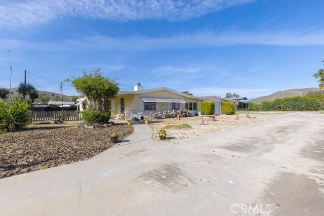 26730 Franklin Avenue, Hemet CA: https://media.crmls.org/medias/a5650d99-a1ae-4335-a536-c385e87993e7.jpg