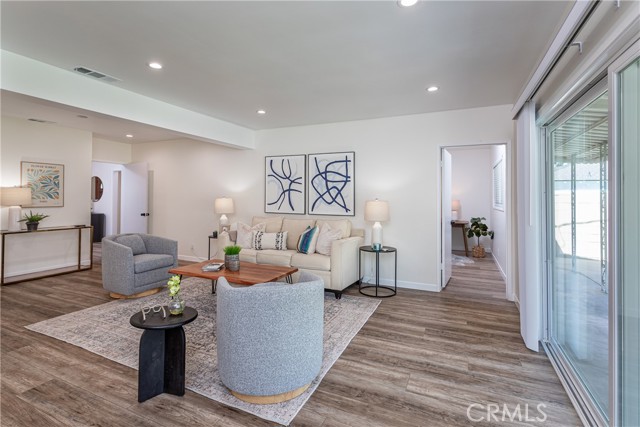 2219 W Clark Avenue, Burbank CA: https://media.crmls.org/medias/a5650fa6-8f53-483c-a469-a70206a2f47f.jpg