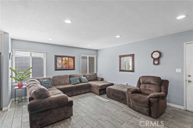 3405 Pickwick, Riverside CA: https://media.crmls.org/medias/a56537f4-463f-439a-8fbf-f63ca6db8c8e.jpg