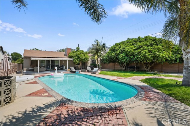 8745 Valjean Avenue, North Hills CA: https://media.crmls.org/medias/a5674b1a-e171-4019-8b6d-1b4b3a1ecd4f.jpg