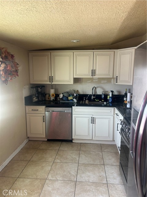 Detail Gallery Image 3 of 5 For 15533 Louise St, Victorville,  CA 92395 - 4 Beds | 2 Baths