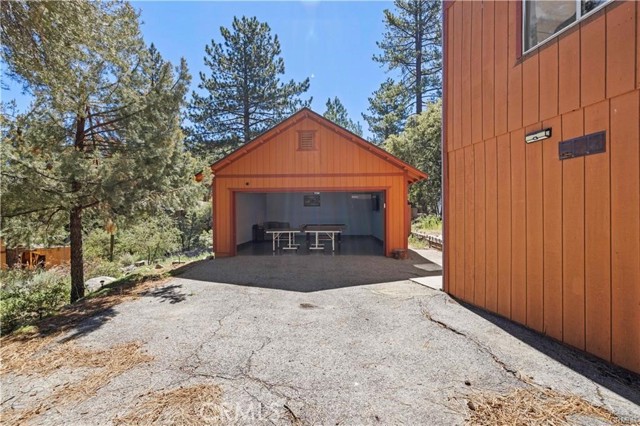 1808 Freeman Drive, Pine Mountain Club CA: https://media.crmls.org/medias/a5688737-1919-48a3-9552-950f2a8562dc.jpg