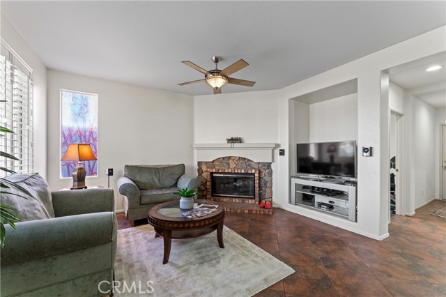 22939 Raintree Lane, Saugus CA: https://media.crmls.org/medias/a5689aa5-533d-4bca-9d61-62be265bcfbd.jpg