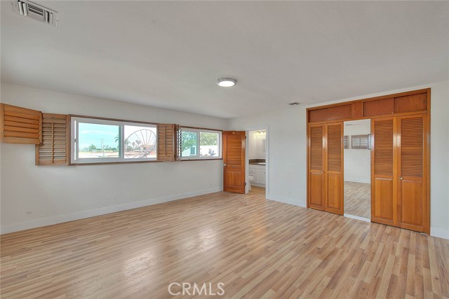 547 W 106th Street, Los Angeles CA: https://media.crmls.org/medias/a568c181-6dca-49f8-9a03-1ea493de72b3.jpg