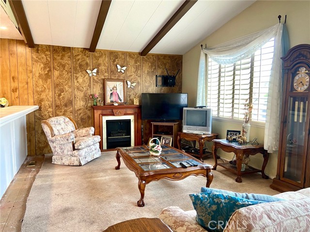 15111 Pipeline Avenue, Chino Hills CA: https://media.crmls.org/medias/a568dd35-a4c3-4eb9-a605-7c3ae06d59d7.jpg