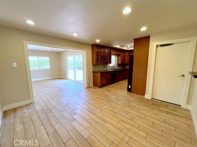 7811 Rhine Drive, Huntington Beach CA: https://media.crmls.org/medias/a5699a92-2ffa-4457-bcda-9b3500b5fd2b.jpg