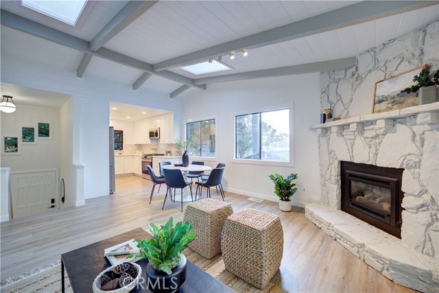 Detail Gallery Image 8 of 22 For 953 Sheffield St, Cambria,  CA 93428 - 4 Beds | 3 Baths
