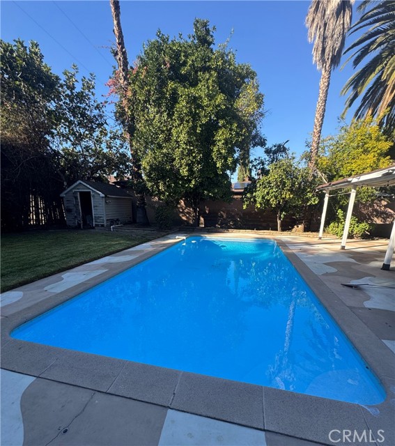 Detail Gallery Image 16 of 17 For 7115 Matilija Ave, Van Nuys,  CA 91405 - 3 Beds | 1/1 Baths