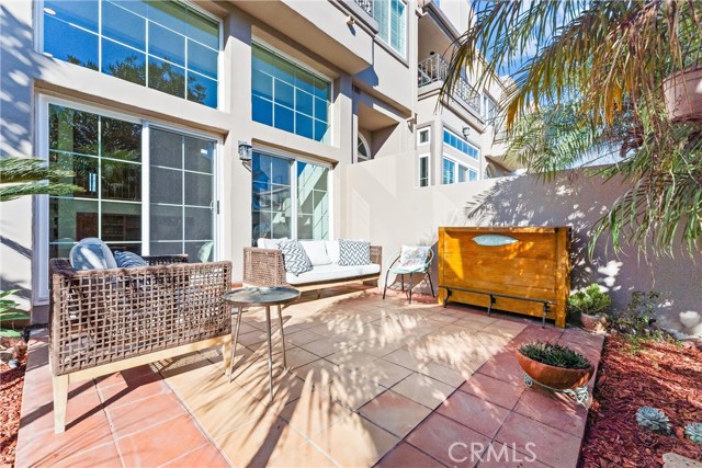 Detail Gallery Image 3 of 52 For 19398 Peachtree Ln, Huntington Beach,  CA 92648 - 2 Beds | 2/1 Baths