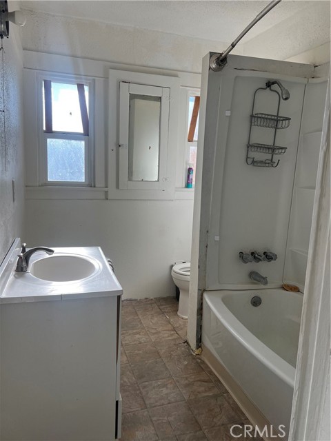 Detail Gallery Image 9 of 14 For 15957 K St, Mojave,  CA 93501 - 2 Beds | 1 Baths