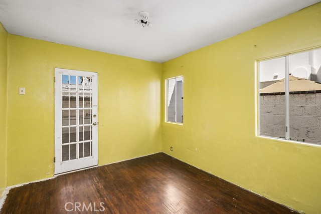 Detail Gallery Image 9 of 17 For 131 Santa Ana Ave, Long Beach,  CA 90803 - 2 Beds | 1 Baths