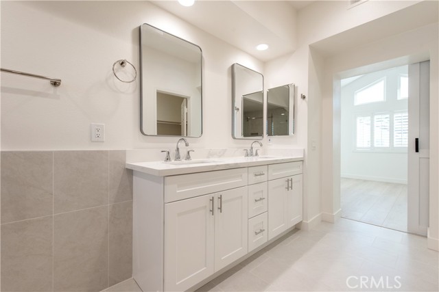 45 Cedarlake, Irvine CA: https://media.crmls.org/medias/a56acaf5-d729-4030-95db-47c91c74eae7.jpg